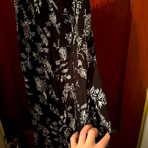 Old navy maternity dress. Good condition.